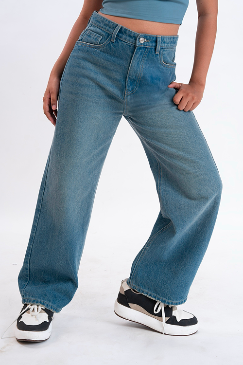 SIGNATURE Vintage Wash Whisker Straight Fit Jeans