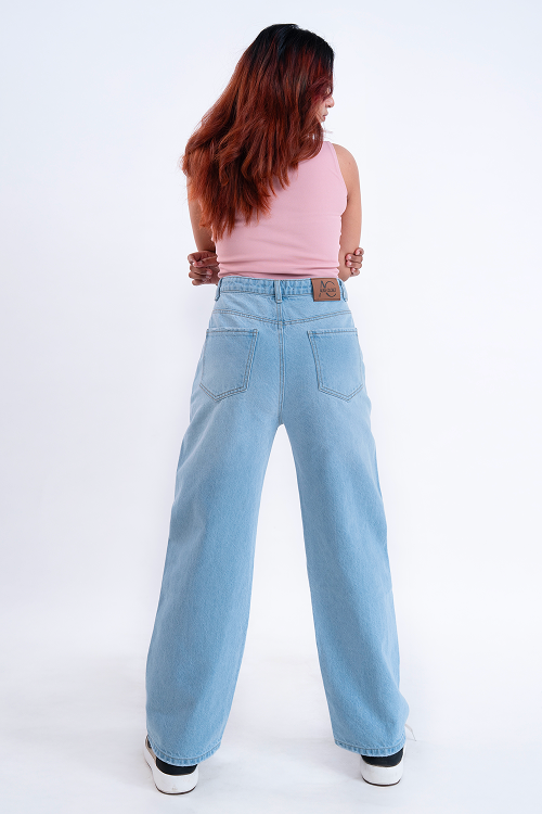 SIGNATURE Ice Blue Whisker Straight Fit Jeans