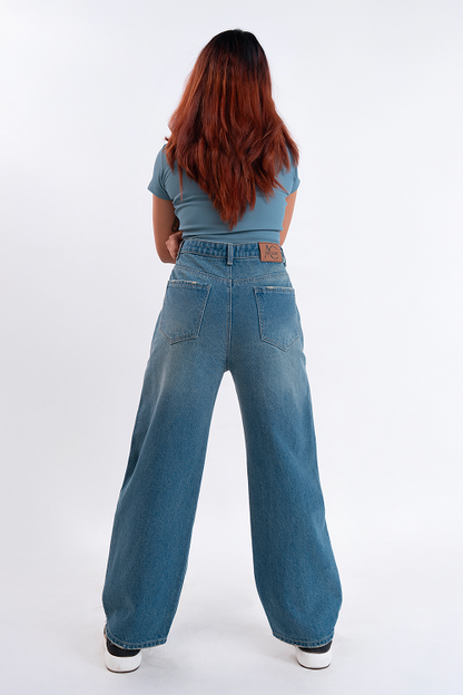 SIGNATURE  Vintage Wash Whisker Straight Fit Jeans