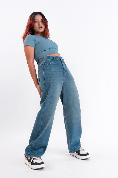 SIGNATURE  Vintage Wash Whisker Straight Fit Jeans